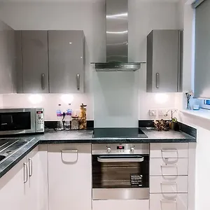 Luxury - 1 Min From Station London